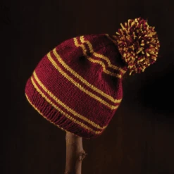 Harry Potter: Gryffindor Bobble Hat Kit: Knit Kit: Hero Collector (Craft Kits)