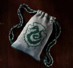 Slytherin House Kit Bag: Harry Potter Knit Kit (Craft Kits) -MERCHANDISE Sales b9e386d4 601b 4745 9dcd 4cb206c143bb