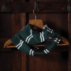 Harry Potter: Slytherin House Cowl: Knit Kit: Hero Collector (Craft Kits)