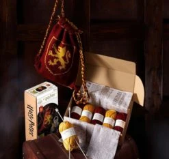 Gryffindor House Kit Bag: Harry Potter Knit Kit (Craft Kits)